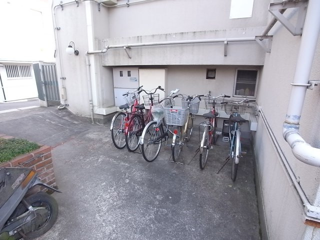 河本マンションの駐車場