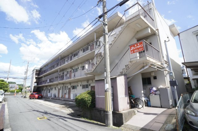 信貴川ハイツの外観