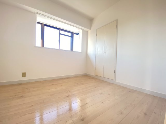 フォレストマンション武蔵浦和の寝室|別号室の参考写真です。