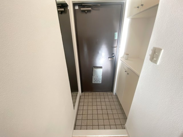 フォレストマンション武蔵浦和の玄関|別号室の参考写真です。