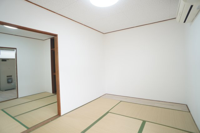 学園前ハイツの和室