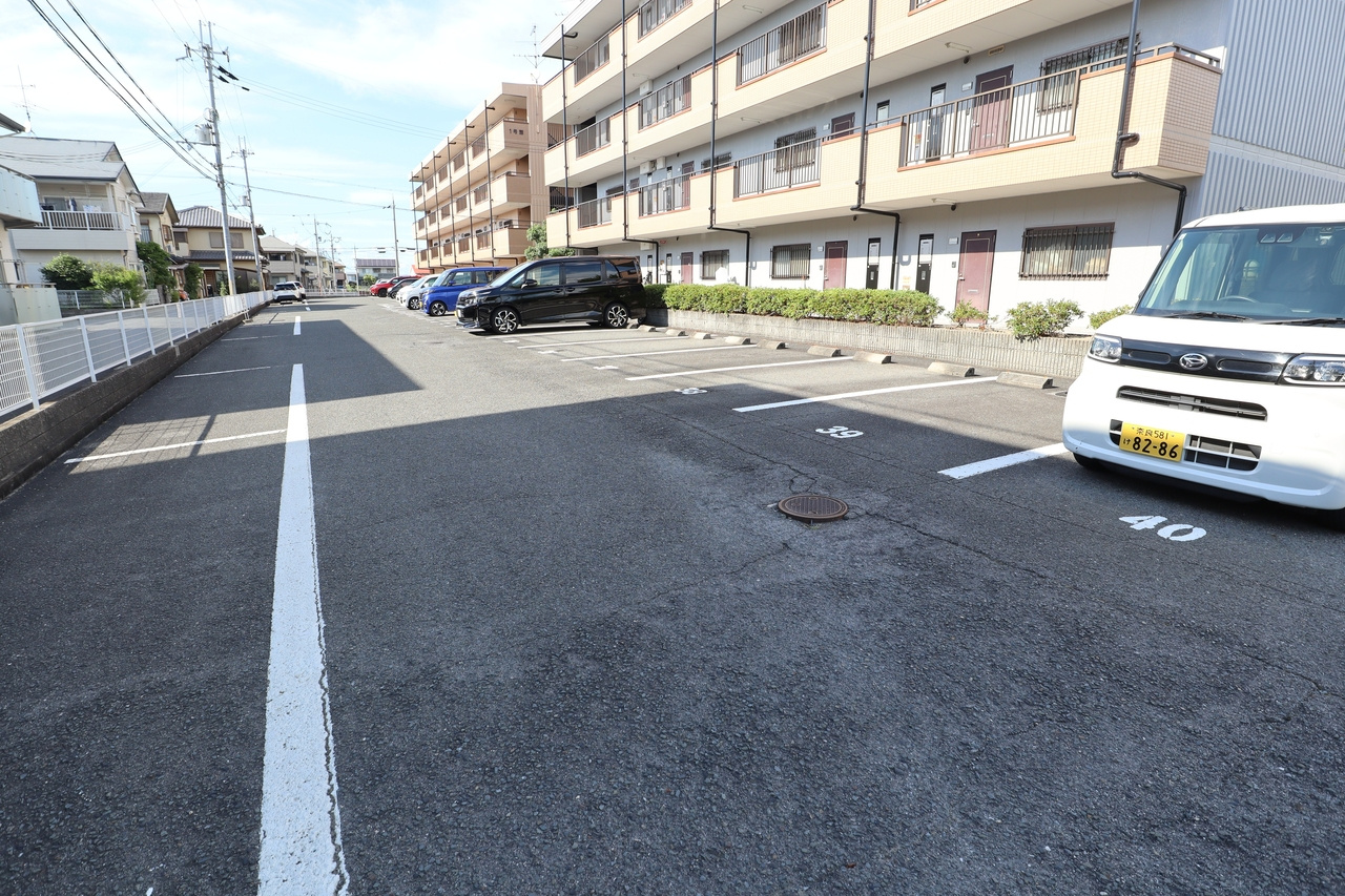 アメニティ前栽２号館の駐車場