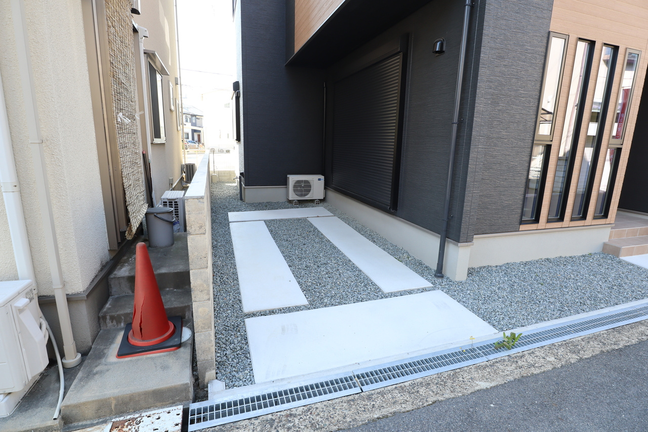 橿原市中曽司町戸建の駐車場