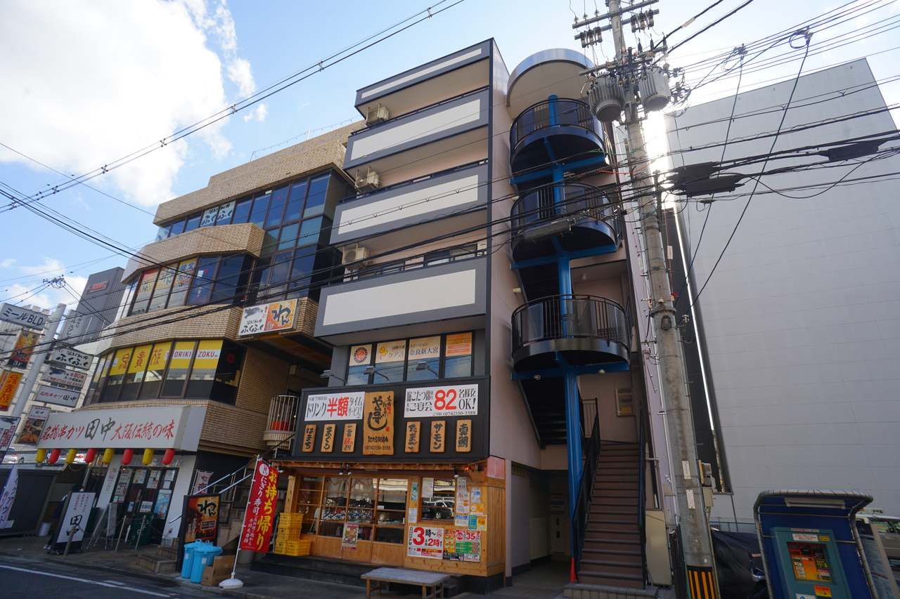 艸香駅前ビルの外観