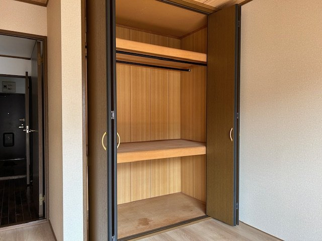 川口市南鳩ヶ谷２丁目の賃貸マンションの収納