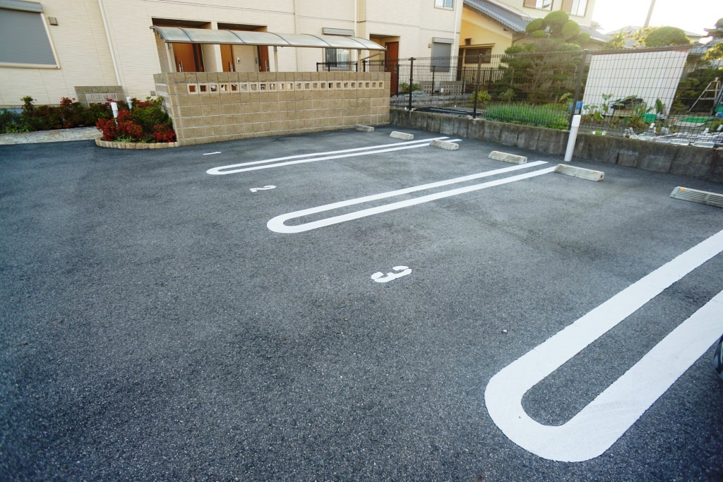 クレールの駐車場