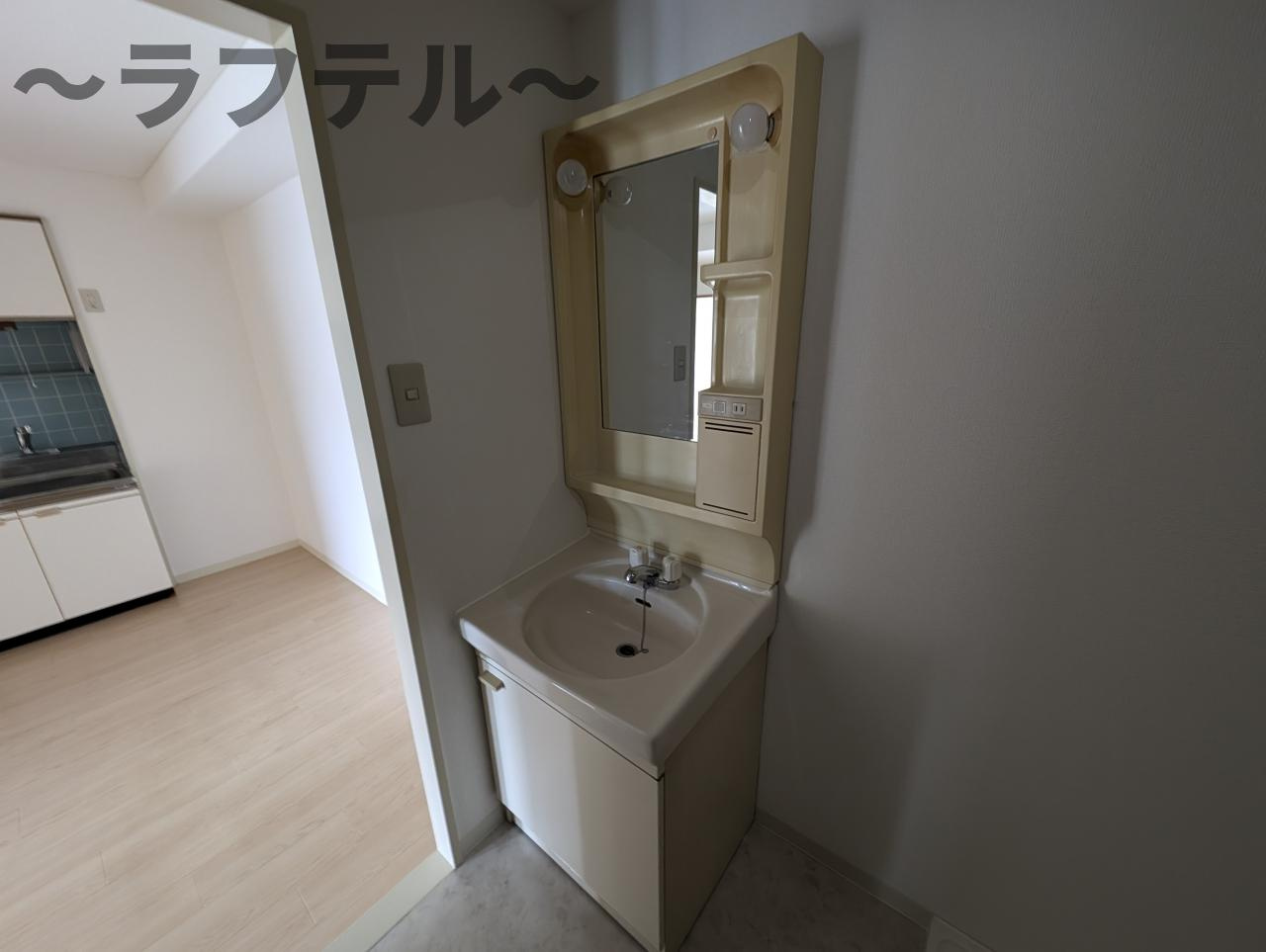 入間市駅前第二ビルの独立洗面台|別部屋イメージ写真