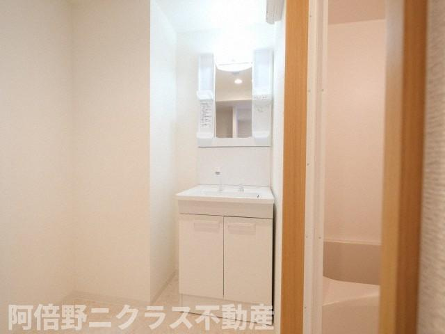 RB桑津の洗面所|内装は別部屋の参考写真です。