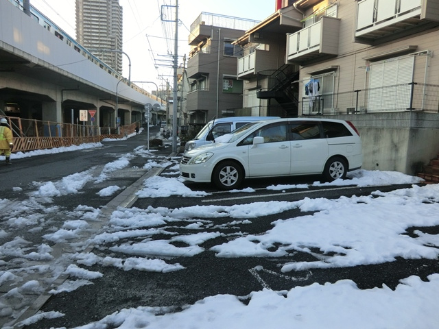 さいたま市浦和区東岸町のアパートの駐車場