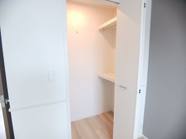磯城郡田原本町大字秦庄のアパートの収納