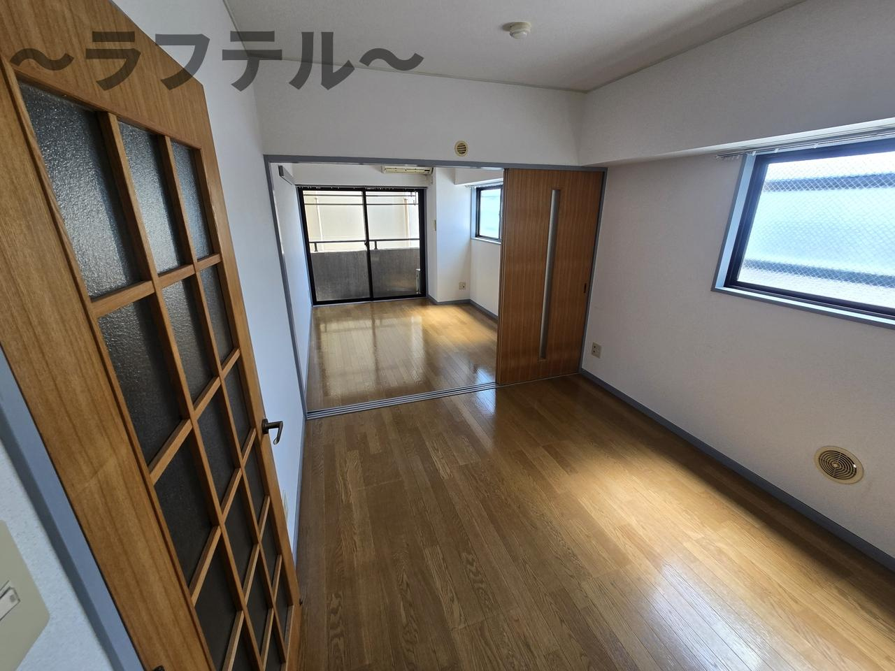 松本マンションの洋室