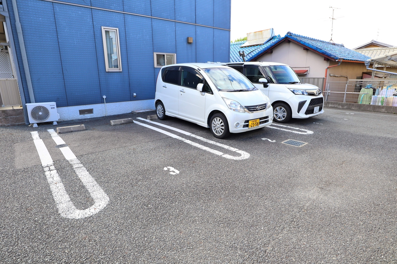 セレーノ二上Ａの駐車場