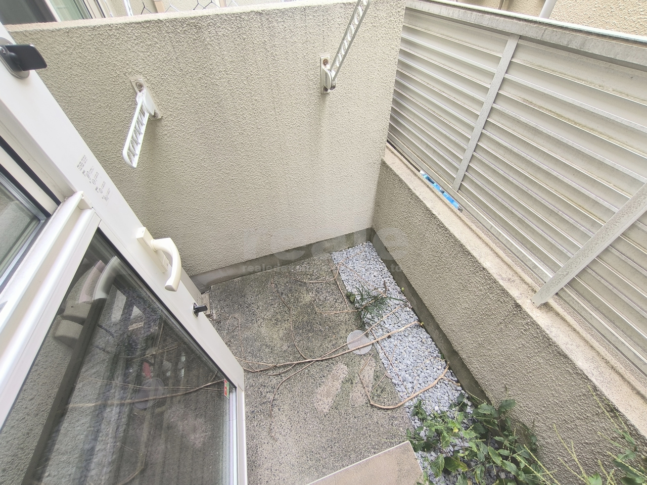 杉並区西荻南２丁目のアパートのバルコニー