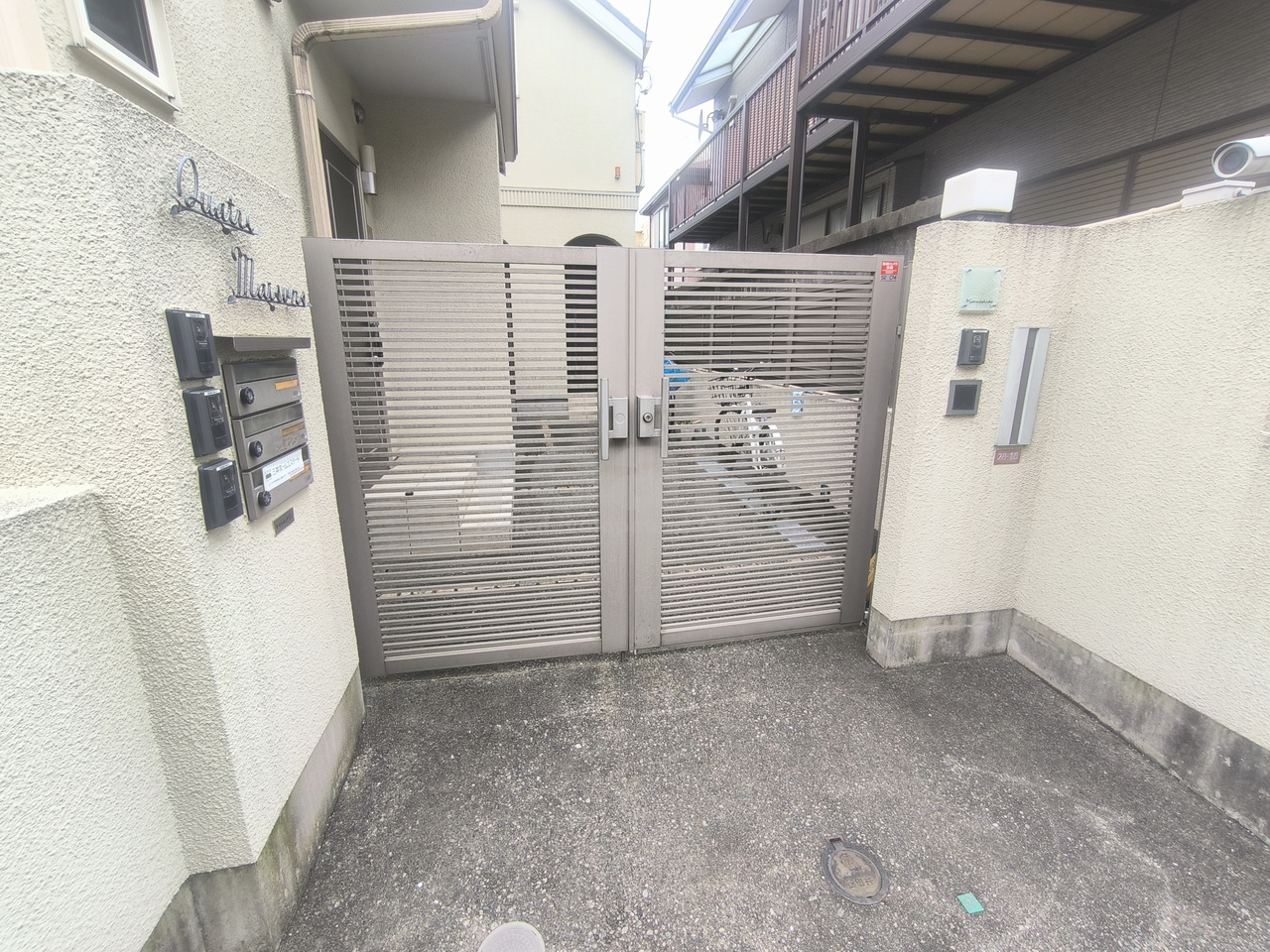 杉並区西荻南２丁目のアパートのエントランス