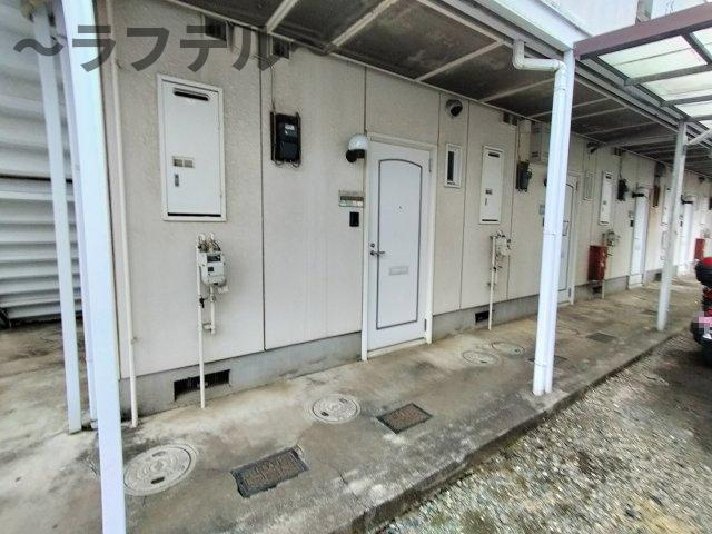 所沢市寿町のアパートのエントランス