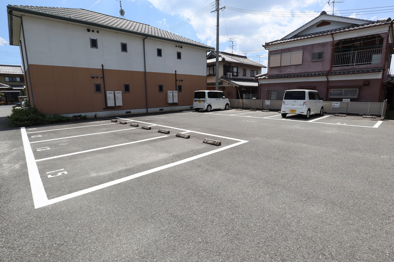 サンライズＹ　Ｃ棟の駐車場