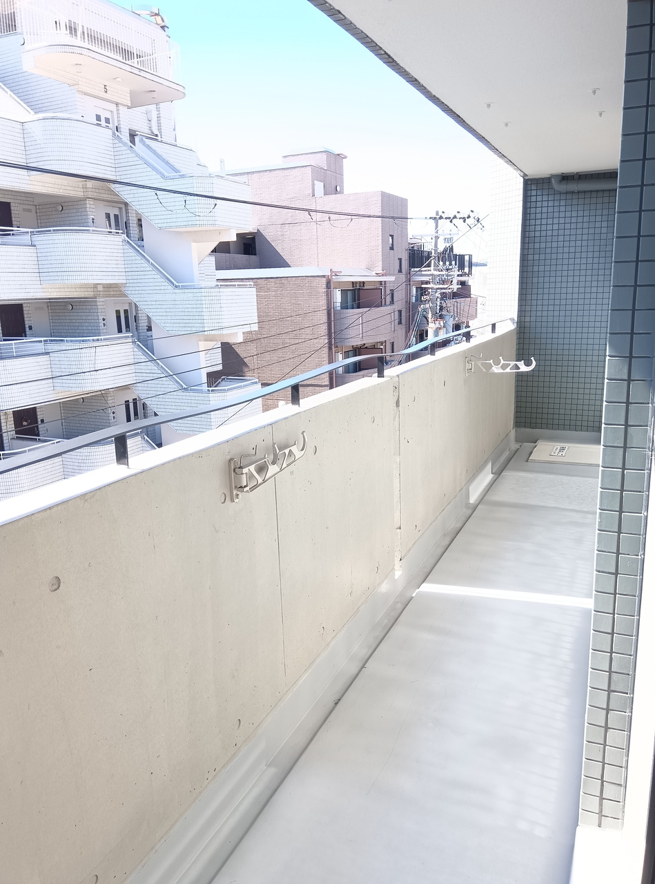 神戸市東灘区岡本２丁目のマンションのバルコニー