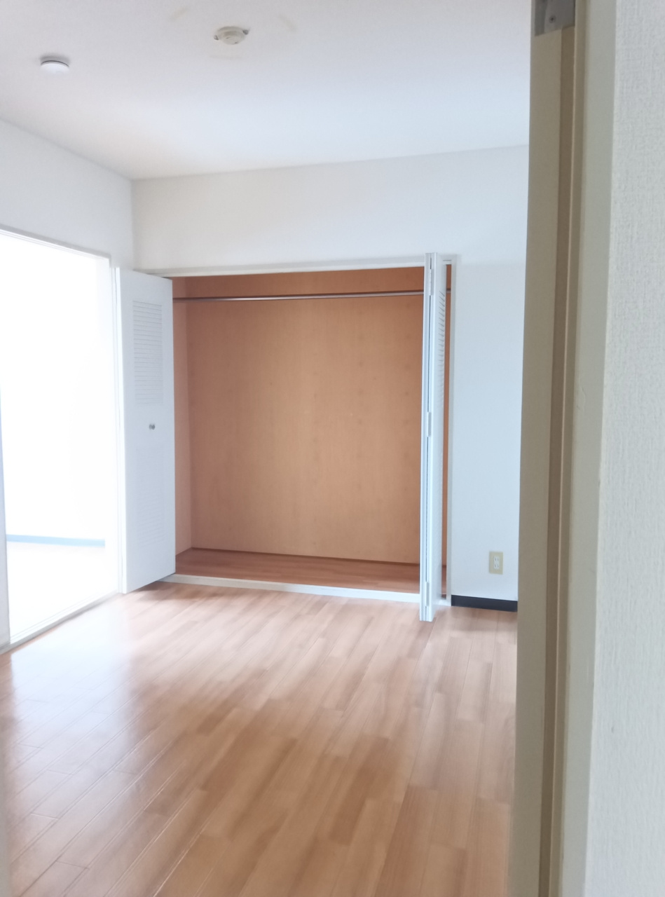神戸市東灘区岡本２丁目のマンションの洋室