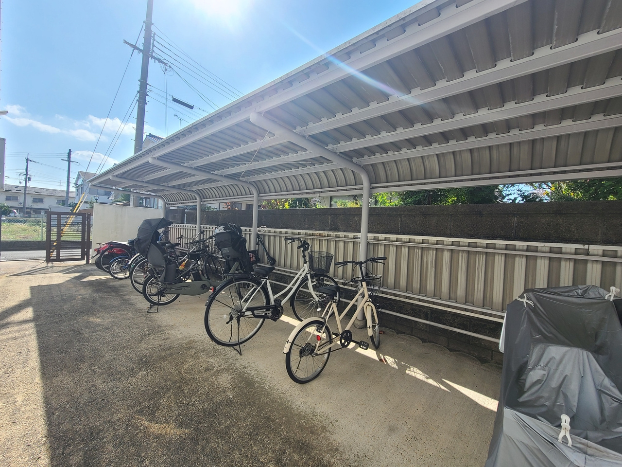 秋篠タウンハイツの駐車場