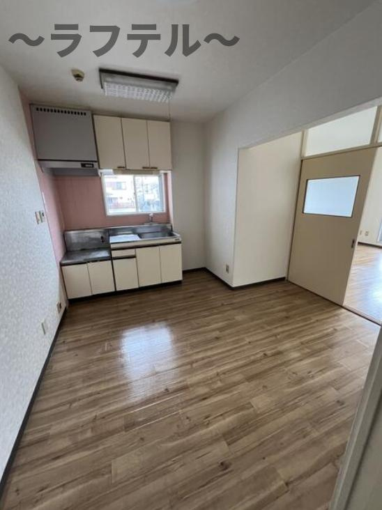 入間市扇町屋５丁目の賃貸マンションの居間・リビング