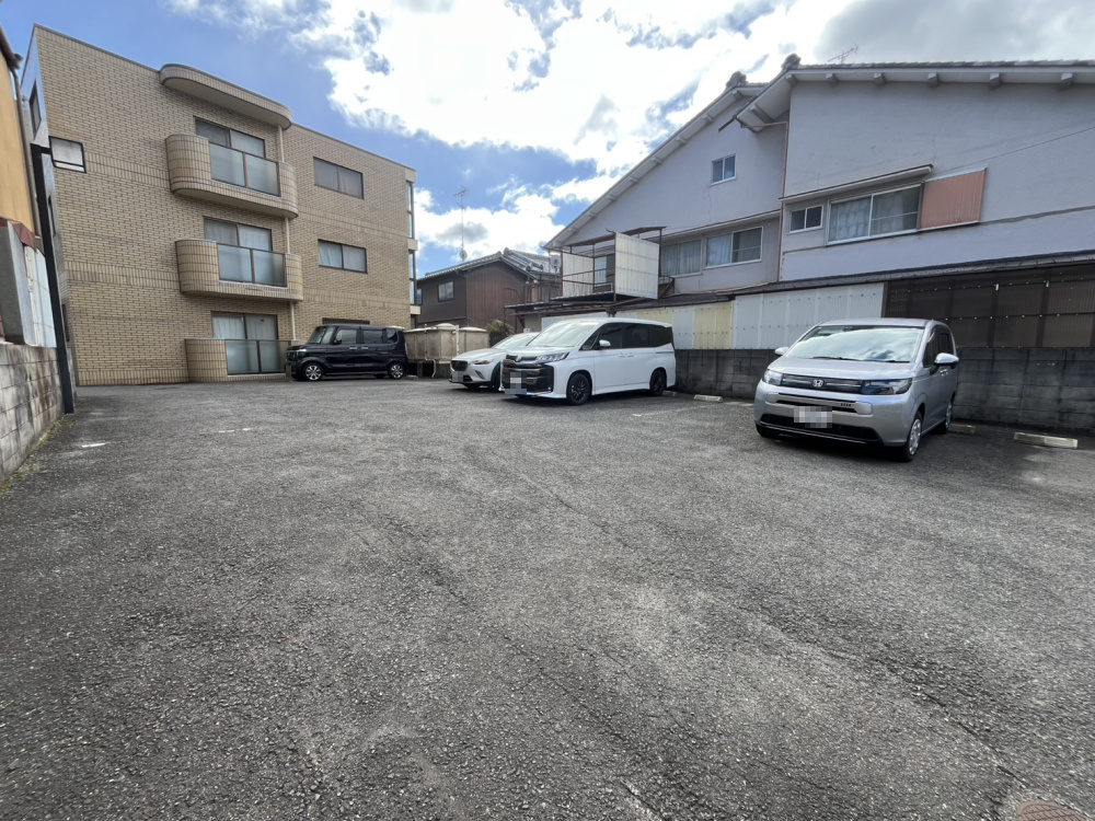 レジデンス川島の駐車場