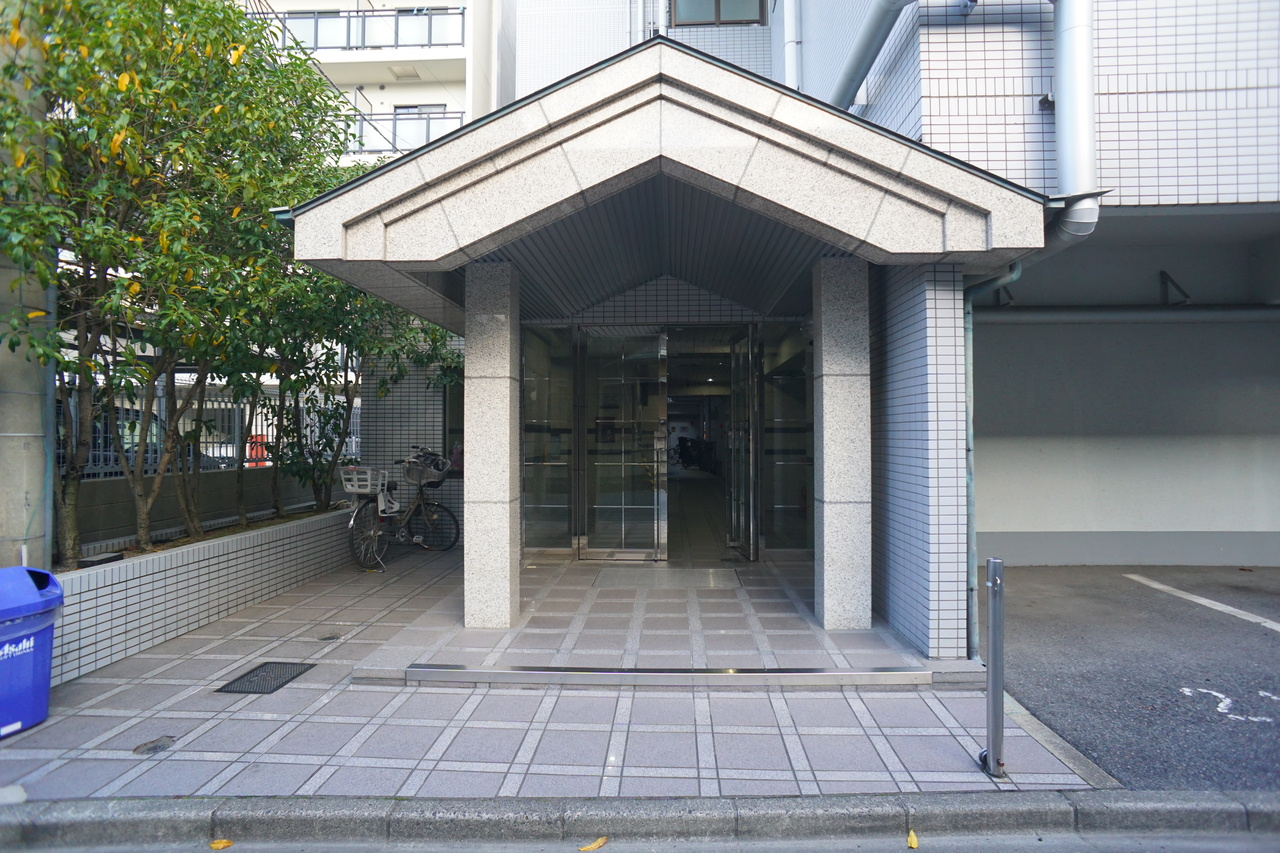 キャピタル新大宮のエントランス