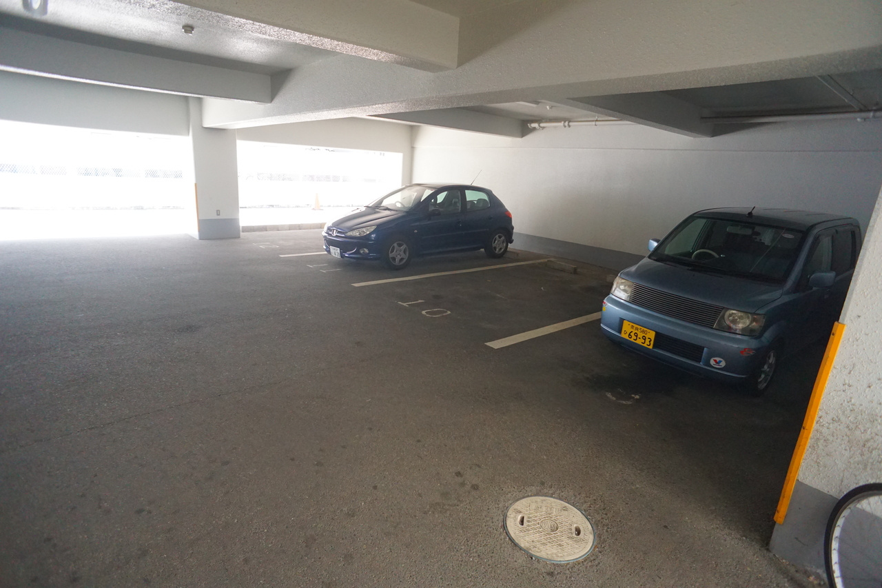 キャピタル新大宮の駐車場