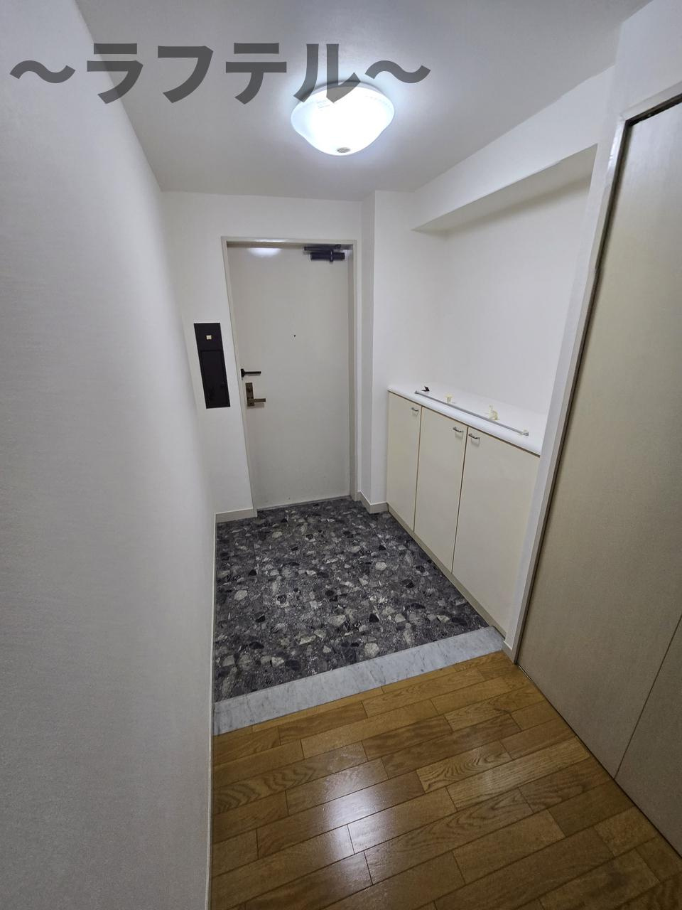 ヴィルセゾン小手指A棟の玄関