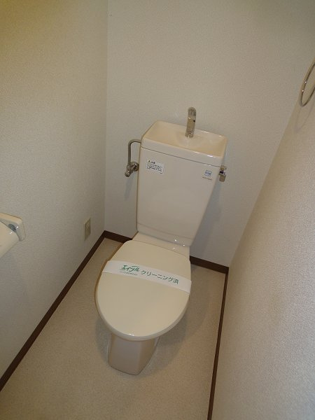 三鷹市新川６丁目の賃貸マンションのトイレ