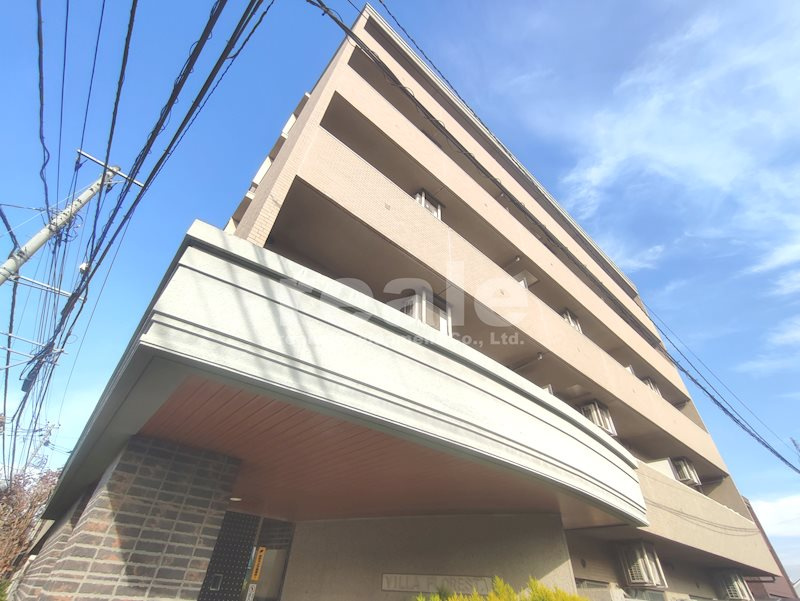 三鷹市新川６丁目の賃貸マンションの外観