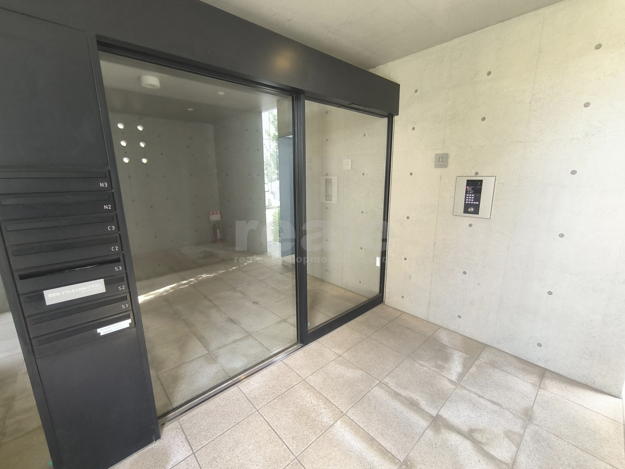 練馬区関町北２丁目の賃貸マンションのエントランス