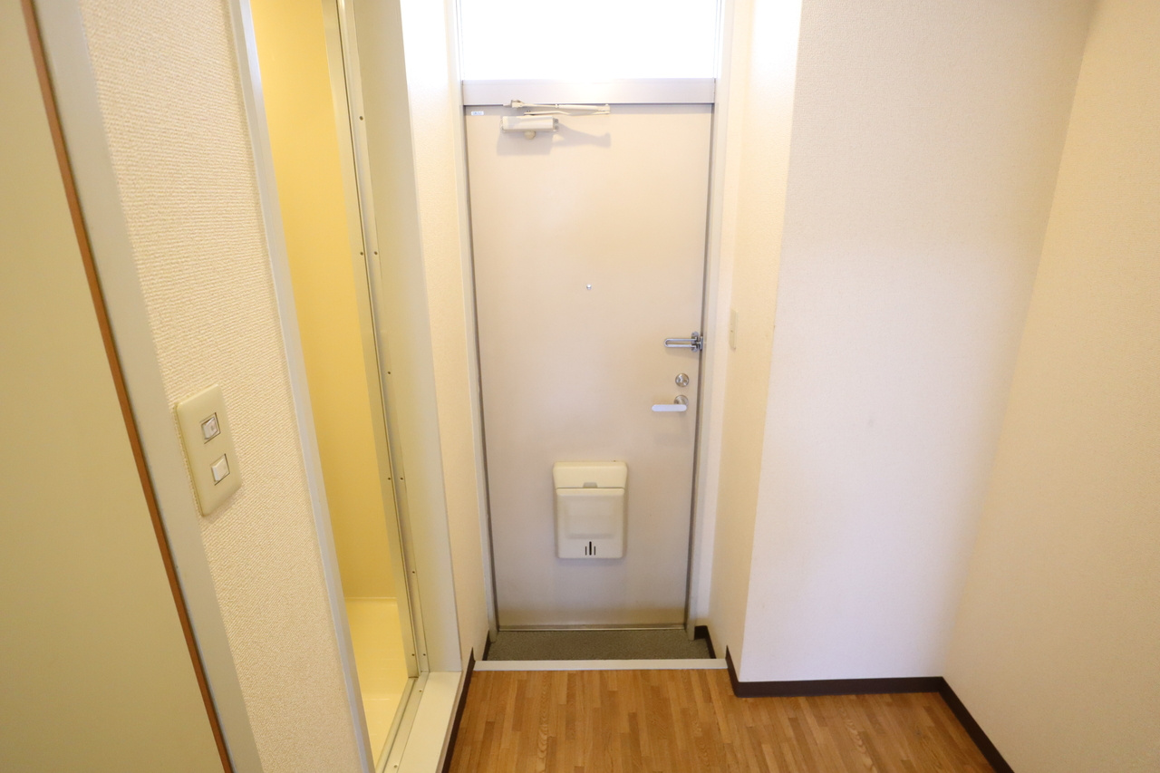 ジュネスⅡ号館の玄関