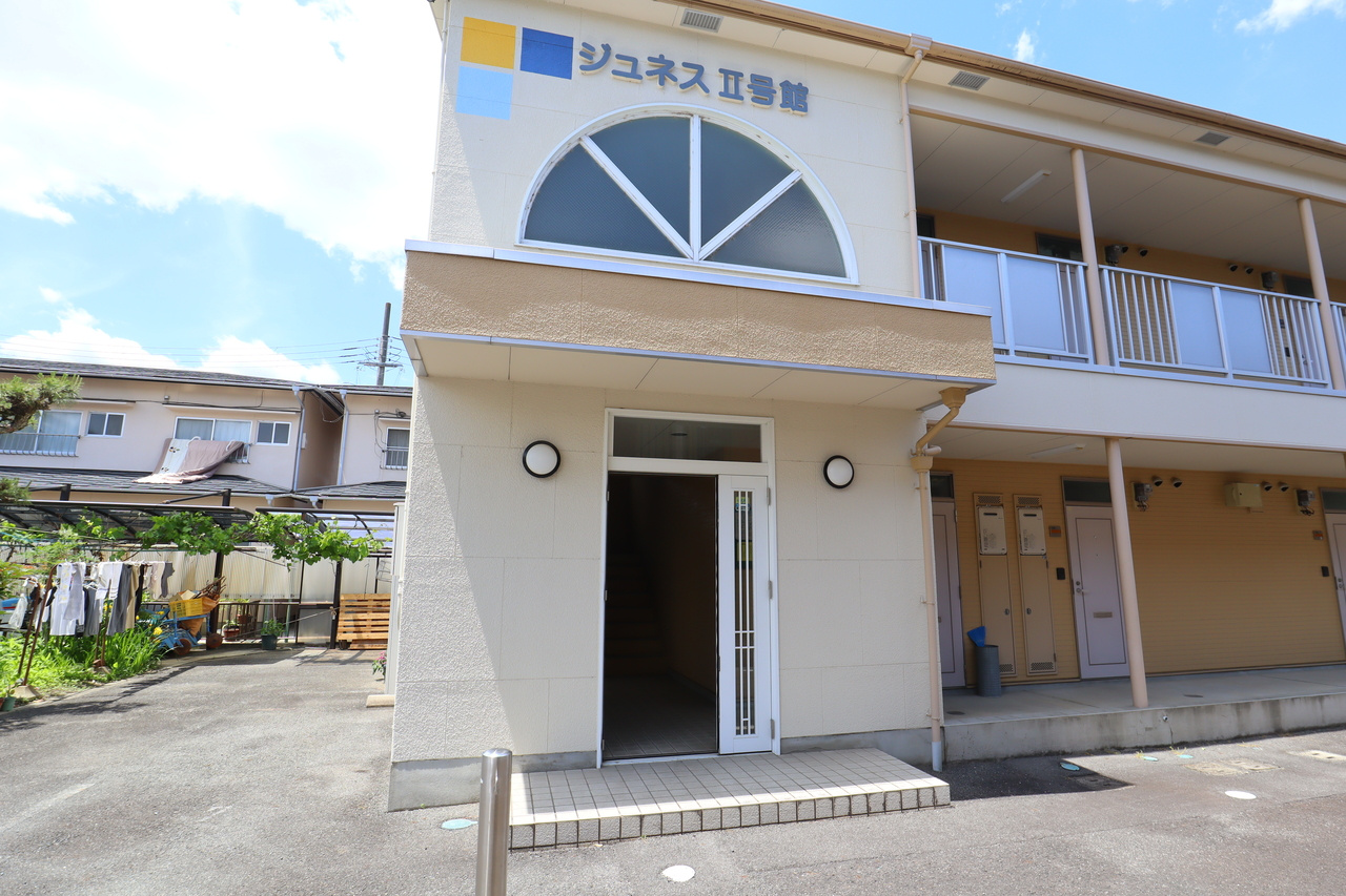 ジュネスⅡ号館のエントランス