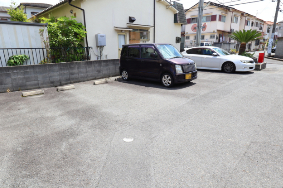 ジュネスⅡ号館の駐車場