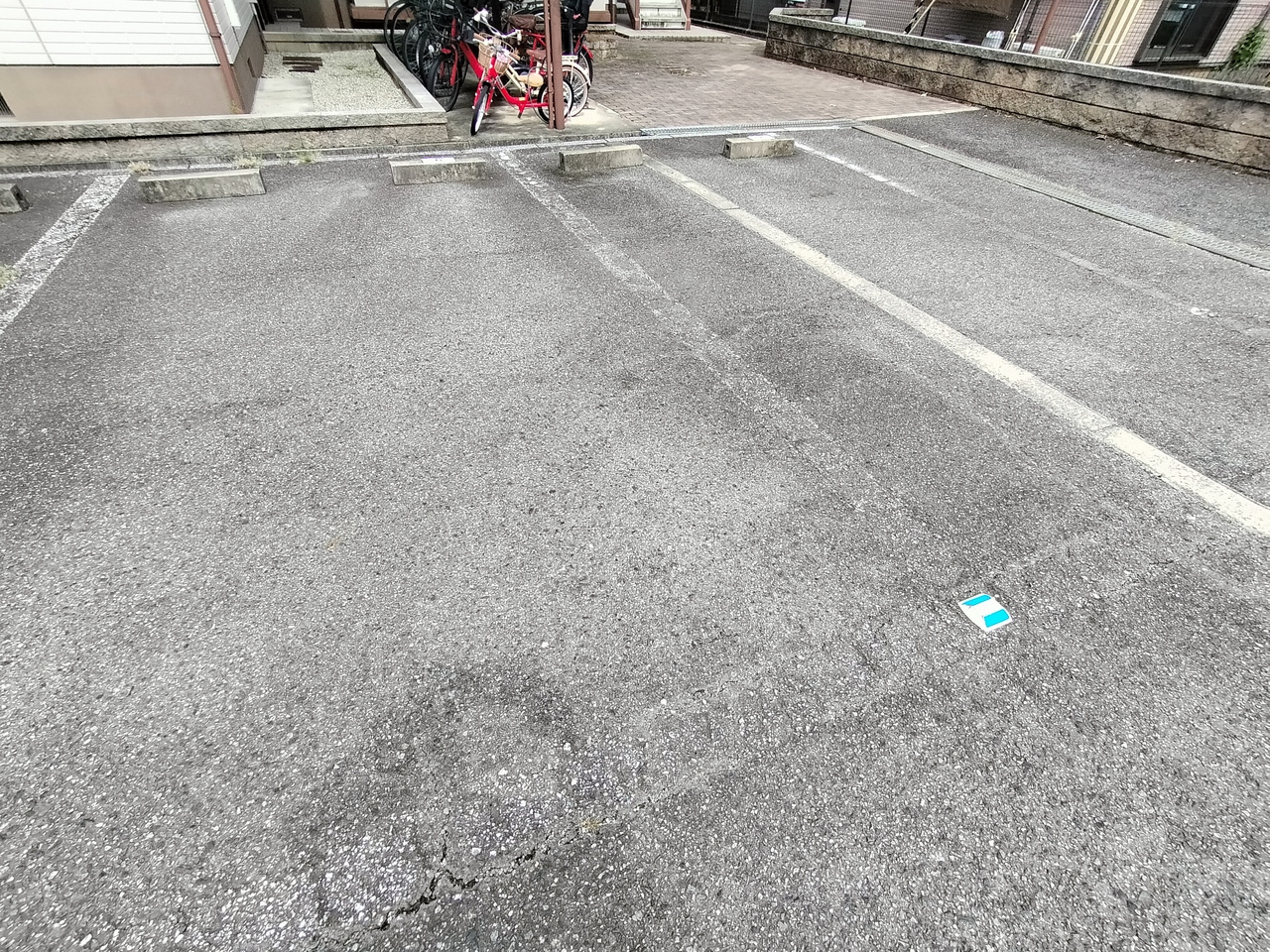 ウィステリア伏見の駐車場