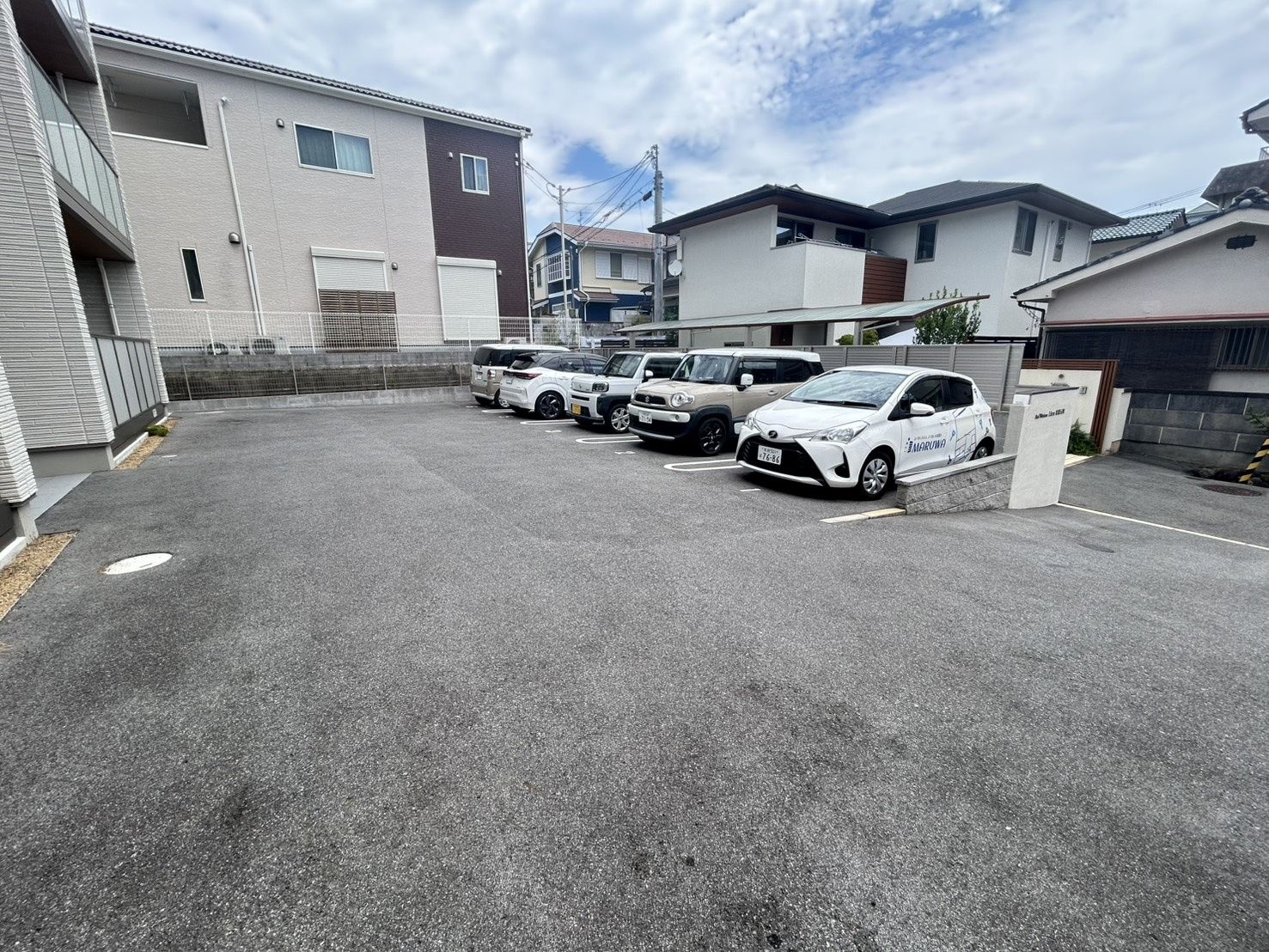 シャーメゾンリアン富雄元町の駐車場