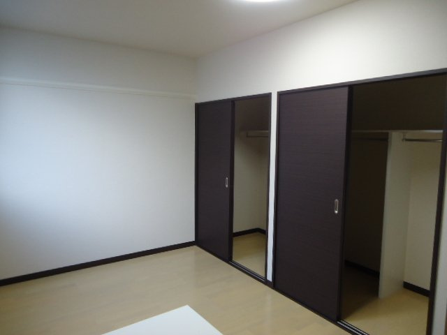 レオパレスディス　ポレールの居間・リビング|１階はフローリング仕様です。