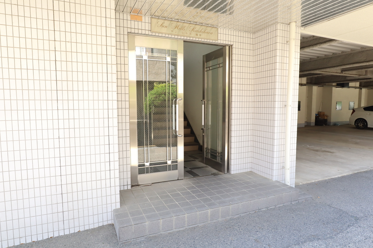 サンヒルズ橿原のエントランス