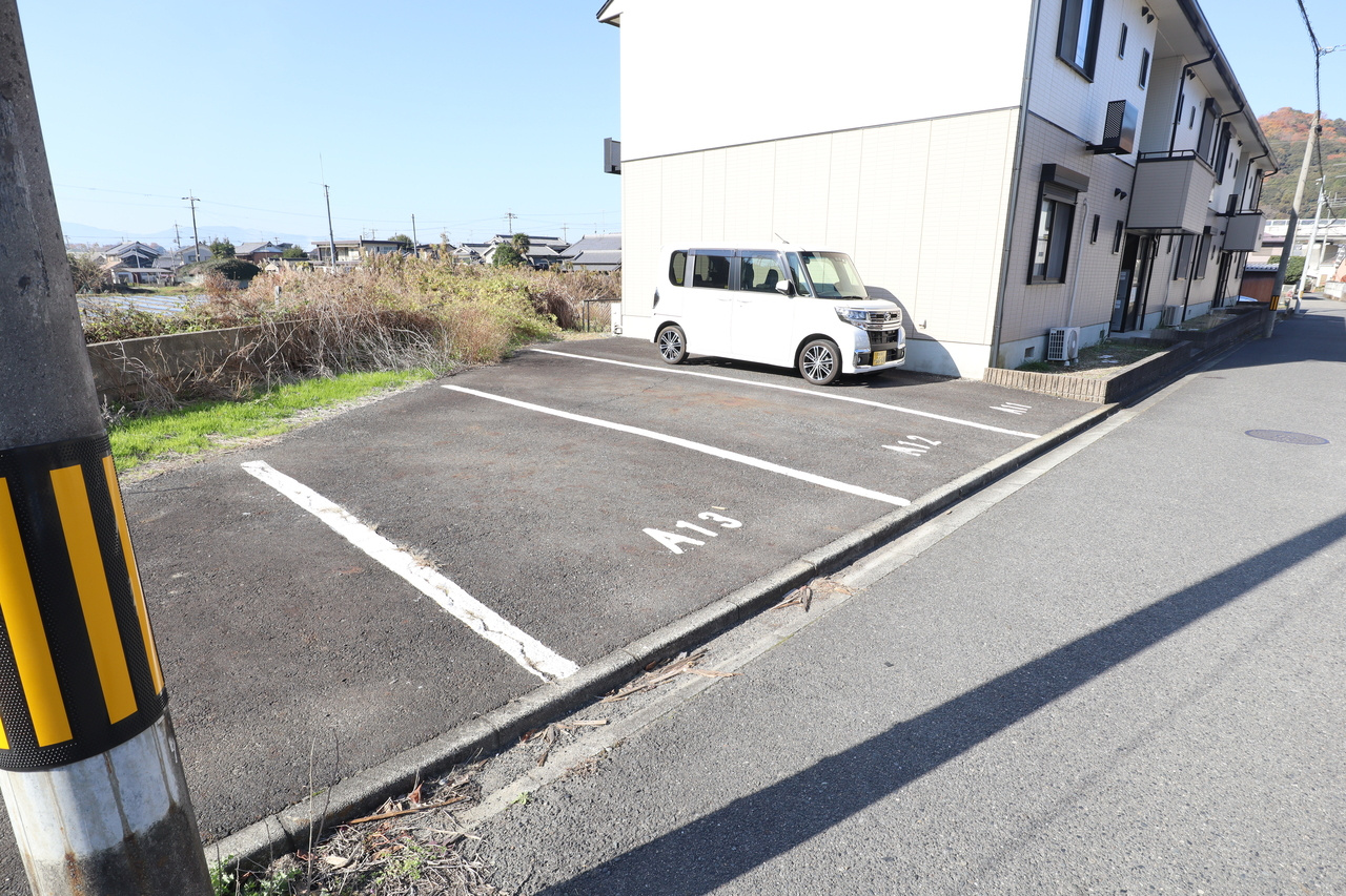 エトワール朝倉Aの駐車場