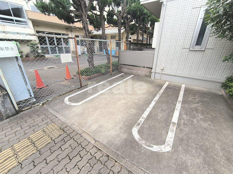 三鷹市北野３丁目のアパートの駐車場
