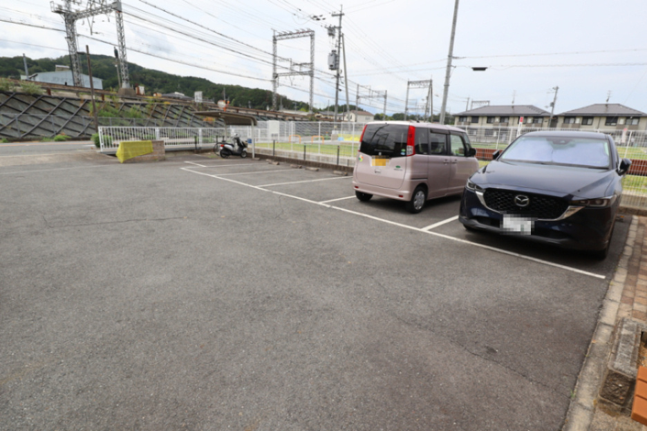 ヴィラ・コンフォート桜井の駐車場