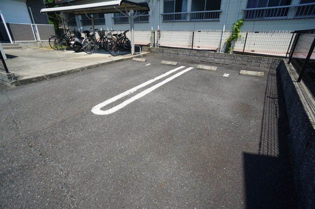 カーサプラシードの駐車場