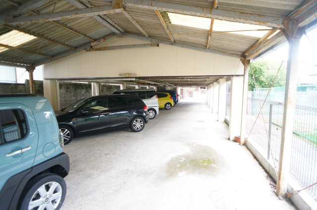 田村マンションの駐車場