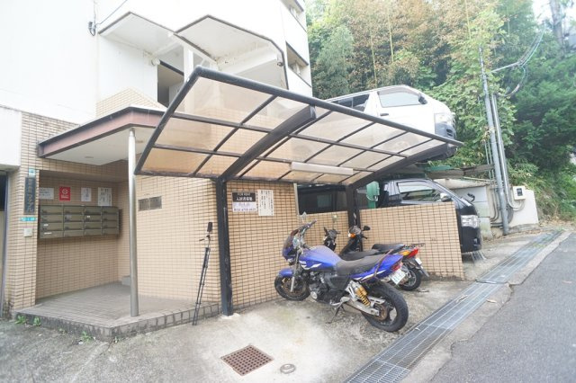 エスポワール信貴の駐車場