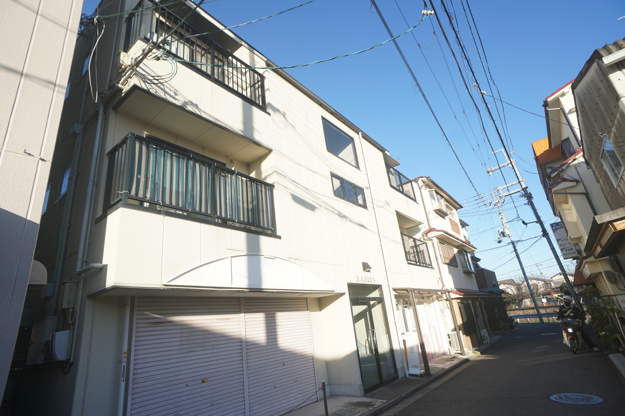グリーンマンションの駐車場