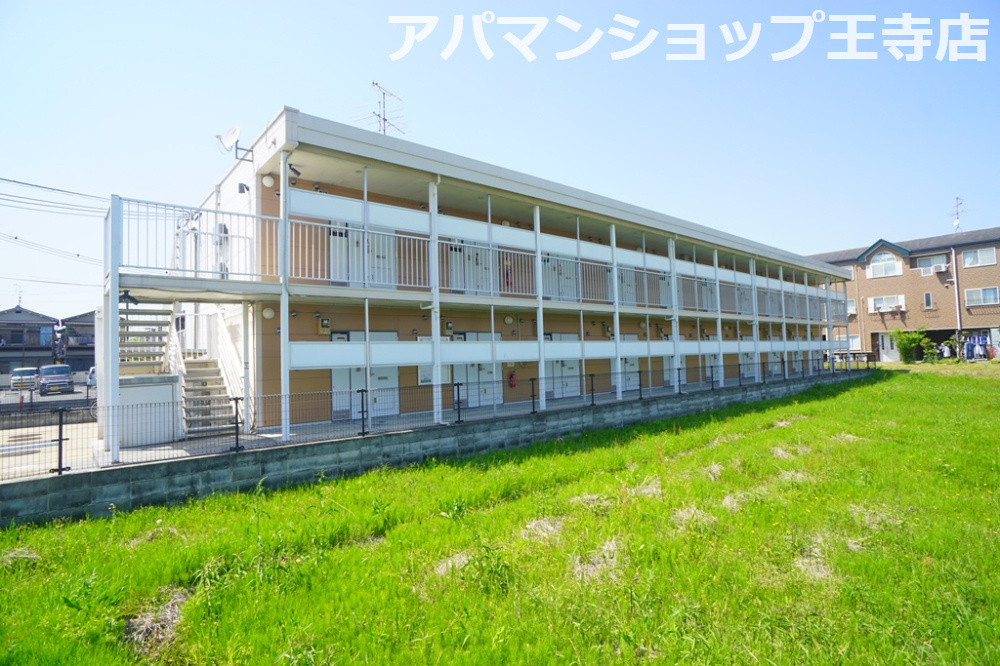 レオパレスビクトアール法隆寺の外観