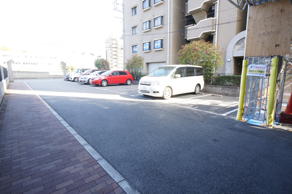 サンモール２１の駐車場