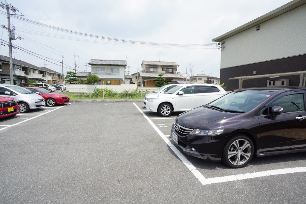ボヌール　プレジオの駐車場