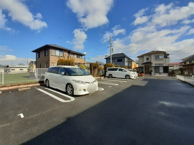メゾンブリアンの駐車場