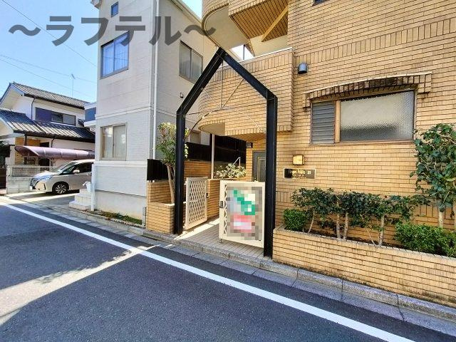 所沢市弥生町の賃貸マンションのエントランス